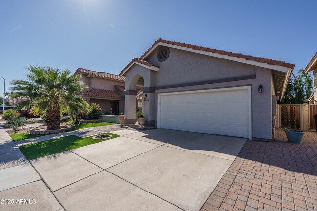 Building Photo - 6820 S Roosevelt St