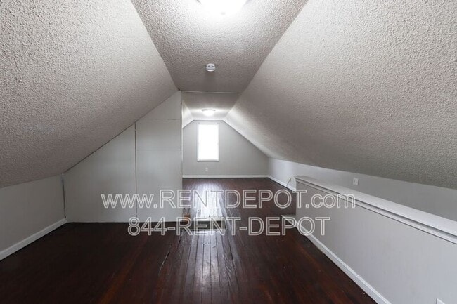 Building Photo - 1725 S Linwood Ave