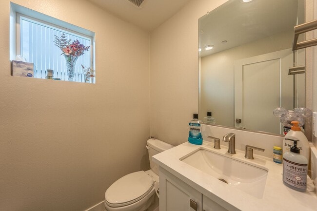 Building Photo - 232 Keeper