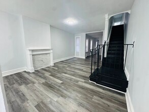 Building Photo - Large 4 bd Remodeled Section 8 Home!! Sect...