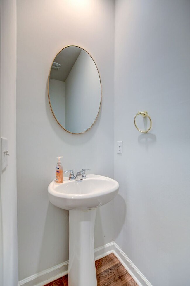 Building Photo - Summerville Home Rental