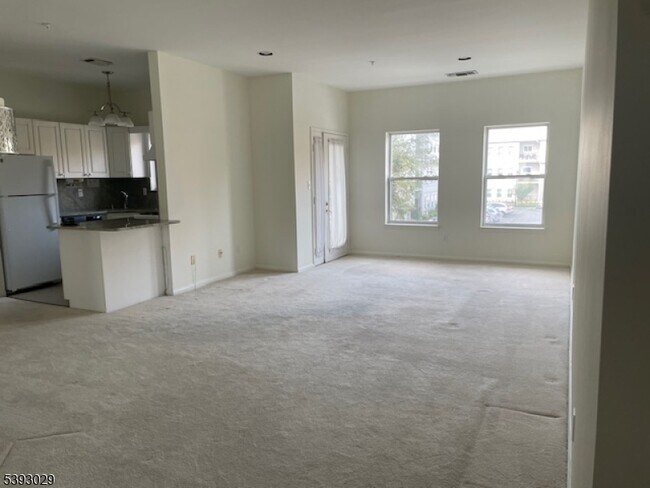 Building Photo - 710 Brittany Dr