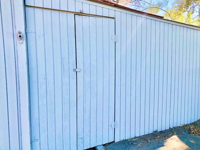 Building Photo - Upgraded & Remodeled Unit in Fallbrook!  H...