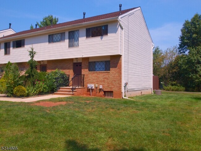 Building Photo - 911 Merritt Dr