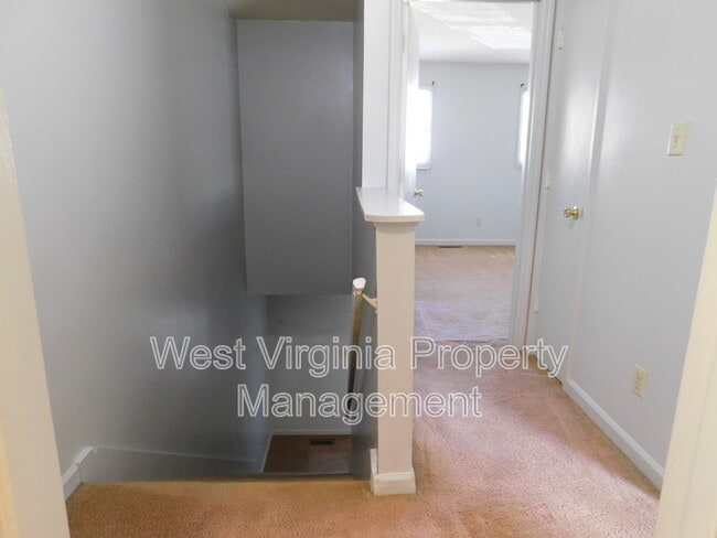 Building Photo - 219 Cardinal Wy