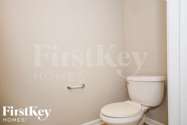 Building Photo - 6659 Woodford Ln