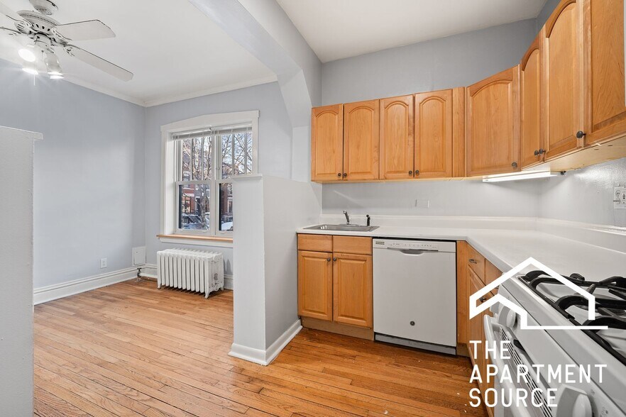 Building Photo - 2611 N Dayton St