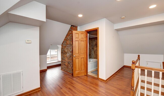 Building Photo - 952 Neil Ave