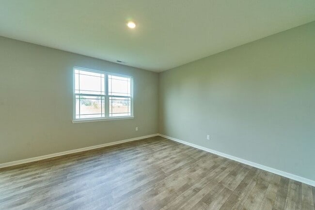 Building Photo - 4 Bedroom at Trotter's Landing in Camby With Pond View!