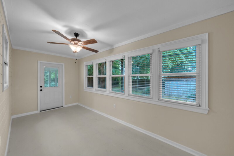 Building Photo - 610 Maplewood Dr