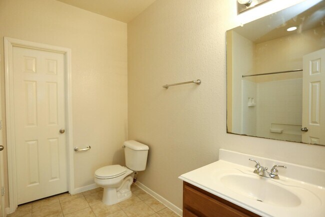 Building Photo - 422 New Hope Ln