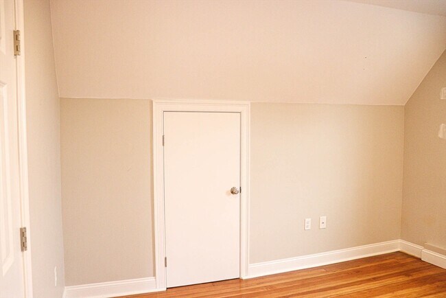 Building Photo - 133 Kendrick Ave