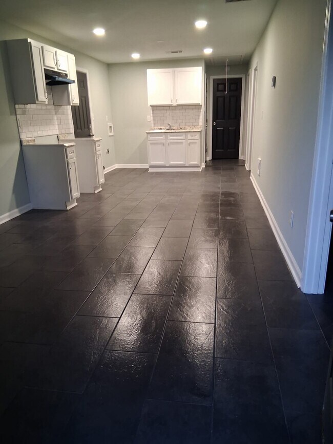 Building Photo - 804 Boston St