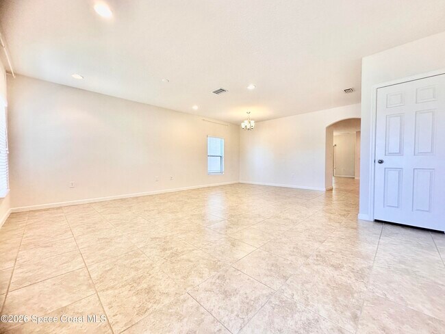 Building Photo - 1385 Fuji Dr