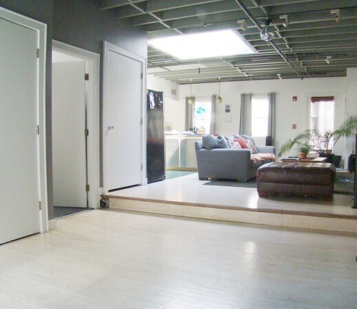 Building Photo - 23 Stanhope St