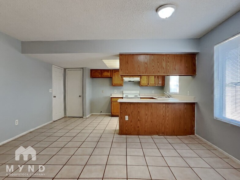 Building Photo - 1916 E Ardmore Dr