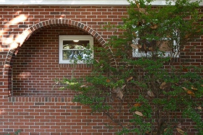 Building Photo - 1021 Farrell