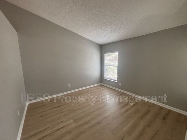 Building Photo - 1004 Stout Ct