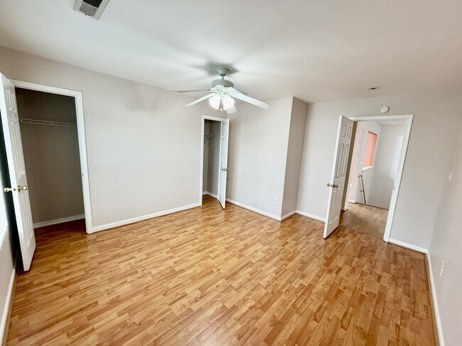 Building Photo - 221 Dunn St