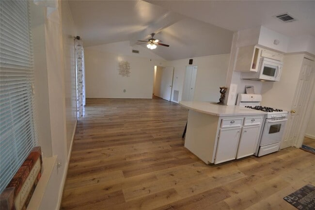 Building Photo - 5422 Kingfisher Dr