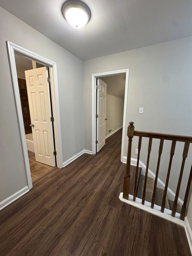 Building Photo - 620 Pinecrest Dr