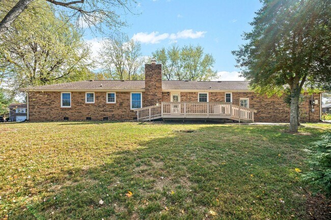 Building Photo - Move-In Special Available! Charming 3-Bedr...