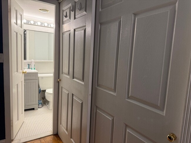 Building Photo - 2 Hawthorne Pl