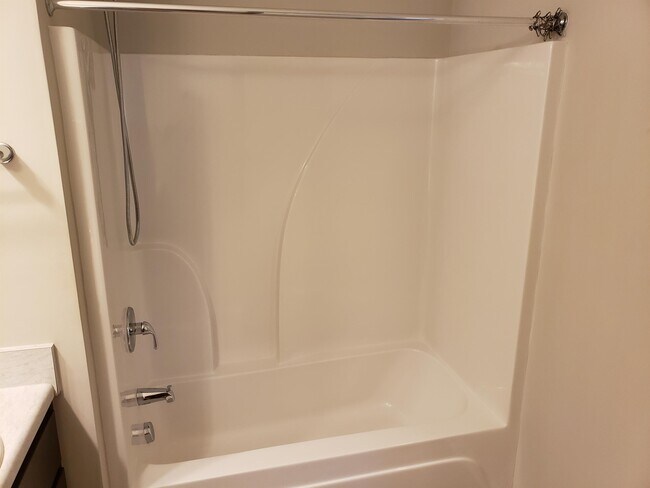 Building Photo - 3237 Alexandria Dr