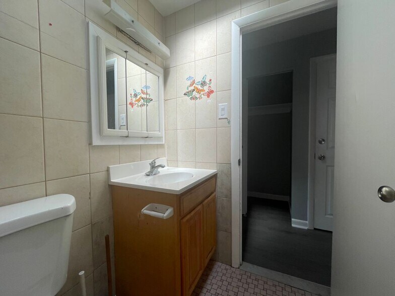 Building Photo - 2331 Hoffnagle St