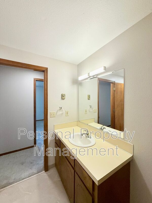 Building Photo - 414 W 39th St