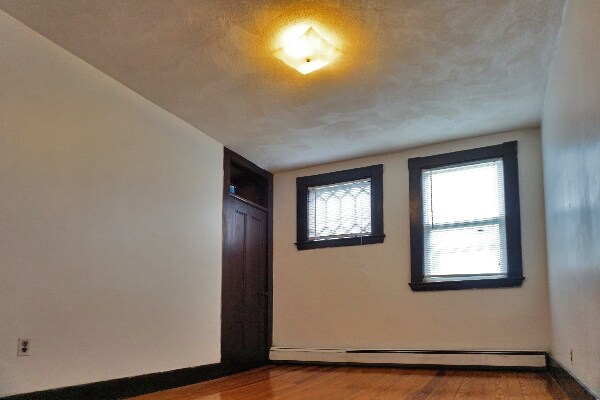 Building Photo - 156 Brown St