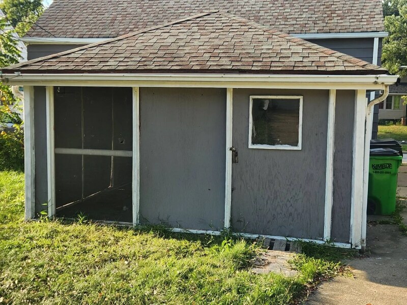 Building Photo - 11202 Mountview Ave