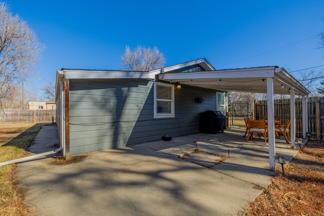Building Photo - 565 Saulsbury St