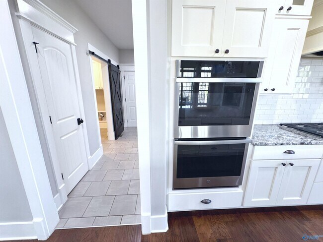 Building Photo - 1 Sylvias Wy