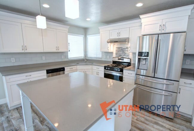 Building Photo - 4963 W Sarasota Ln