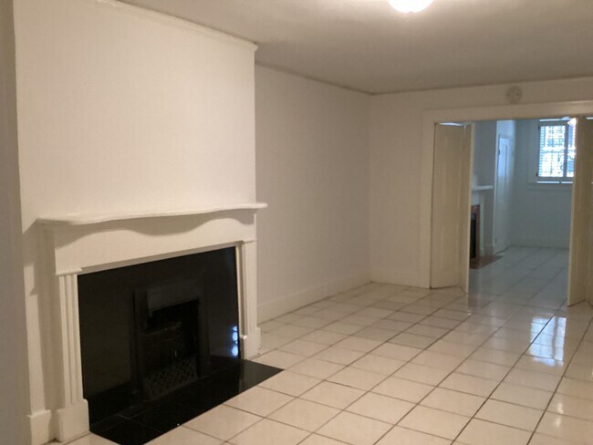 Building Photo - 114 E Jones St