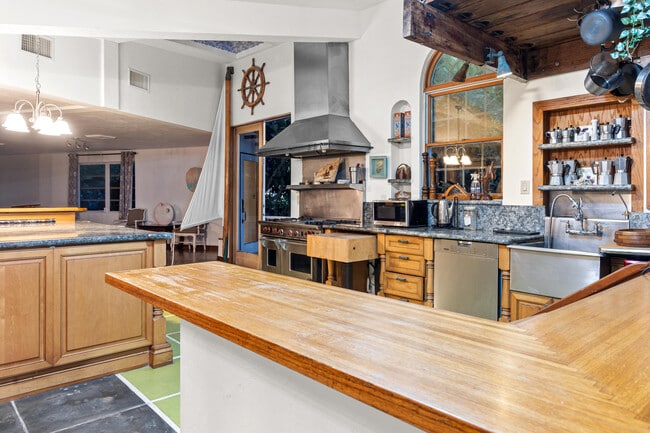 Building Photo - 3490 S Ocean Blvd