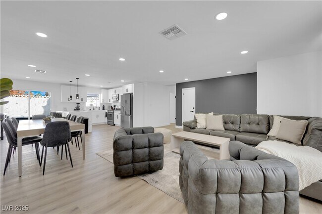 Building Photo - 1705 Battle Creek Cir