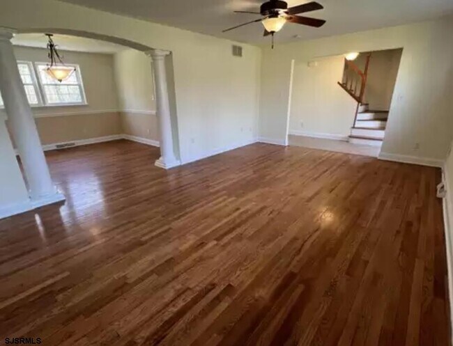 Building Photo - 102 Dogwood Ln
