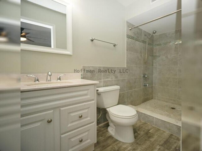 Building Photo - Beautiful 2-Bedroom Condo with Lake Views in Carrollwood