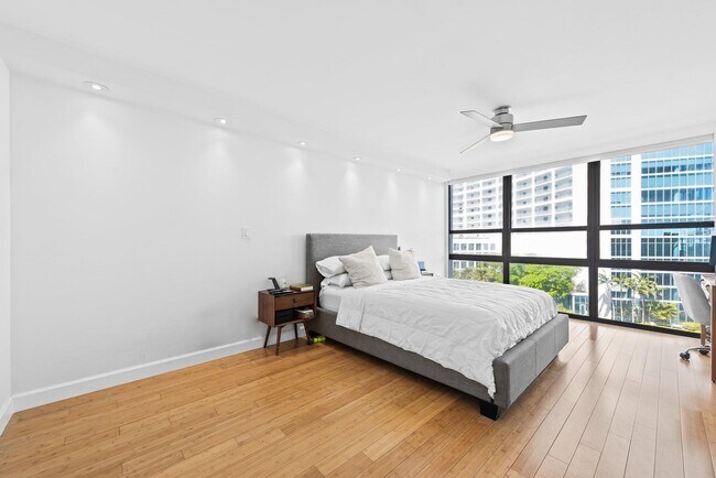 Building Photo - 600 NE 36th St