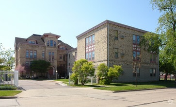 Building Photo - Lincoln School
