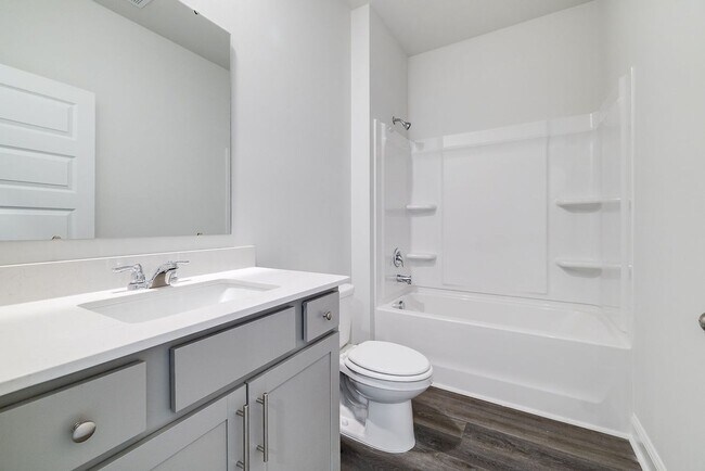 Building Photo - Beautiful 4 bedroom, 2 bathroom home locat...