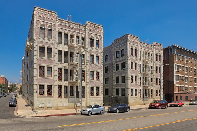 Building Photo - 2121 James M Wood Blvd