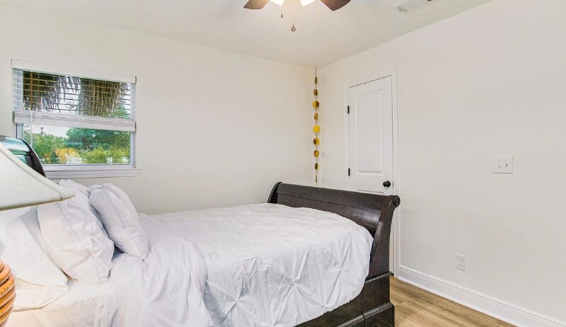 Building Photo - 814 W Gonzalez St