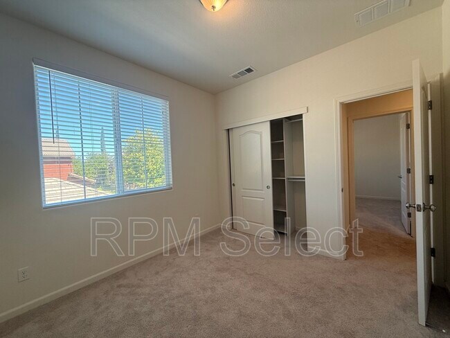 Building Photo - 3654 el Dala Ln