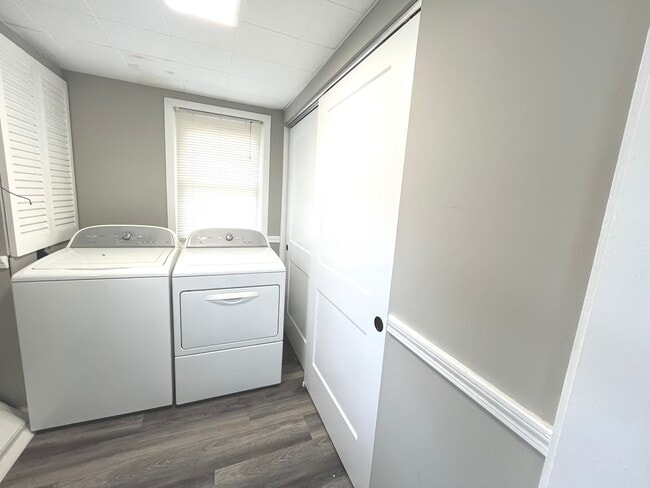 Building Photo - 805 S Norbury Ave