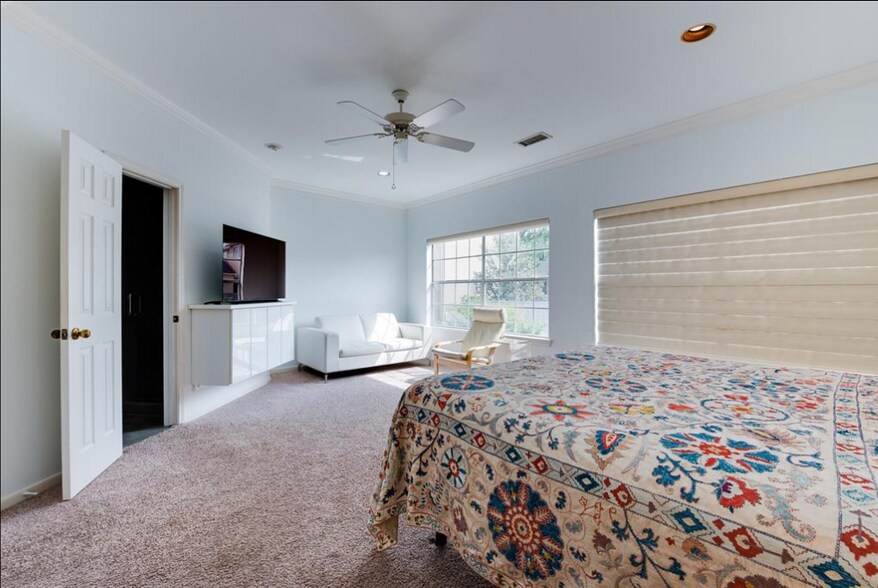 Building Photo - 2307 Huldy St