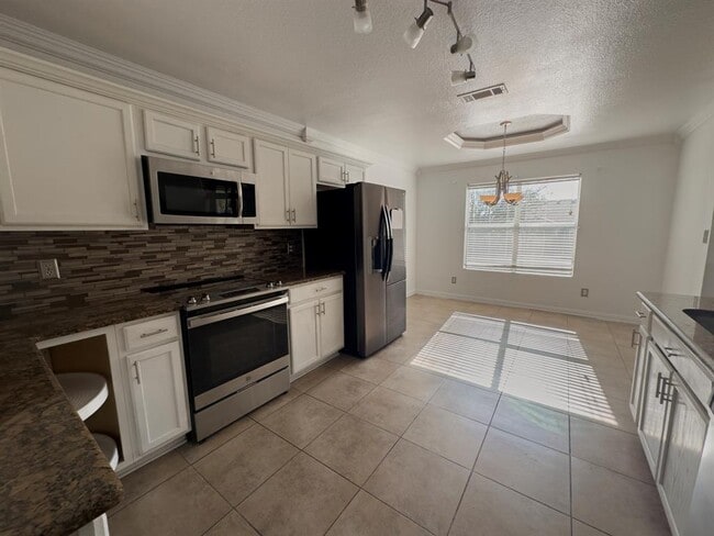 Building Photo - 3806 Fieldcrest Dr