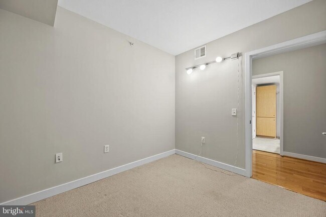 Building Photo - 1117 10th St NW